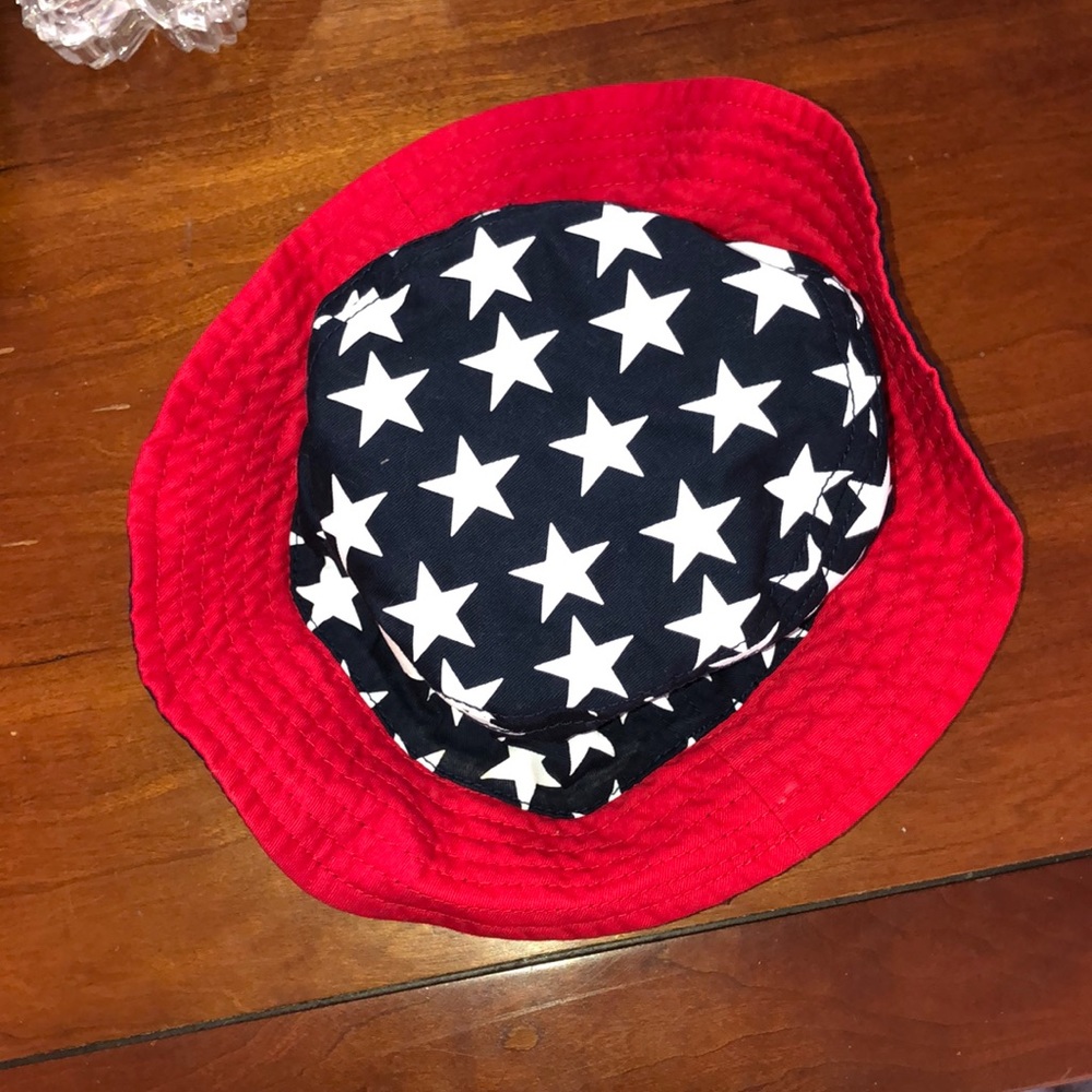 Reversible American flag and navy bucket hat!